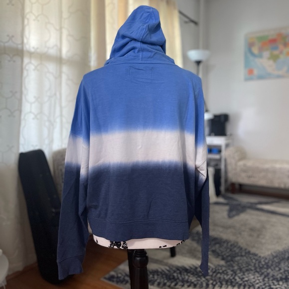 NWT Women’s Size Medium Calvin Klein Jeans Cropped Tie-Dye Logo Prints Hoodie - Picture 6 of 12